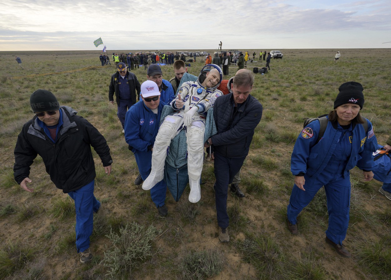 Nasa's oldest astronaut makes detour to SCOTLAND on return to Earth