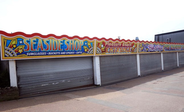 SKEGNESS ,DESCRIBED ONE OF THE WORTS SEA SIDE RESORTS IN THE UK .....MAILONLINE .....THE PUBS AND BARS WERE LARGELEY EMPTY HOWEVER ONE REVELLER PICKED A FIGHT WITH AN HOMELESS MAN LEAVING A FEMALE SPRAWLED ON THE FLOOR