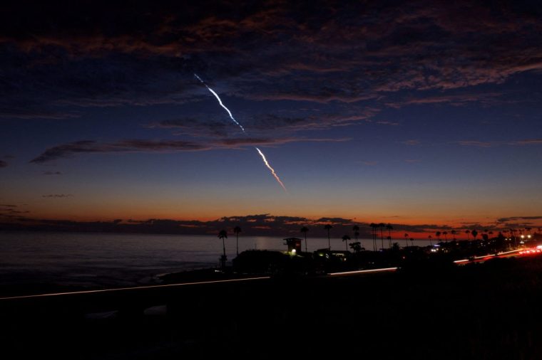 FILE PHOTO: An evening launch of a SpaceX Falcon 9 rocket carrying 20 Starlink V2 Mini satellites, from Space Launch Complex at Vandenberg Space Force Base is seen over the Pacific Ocean from Encinitas, California, U.S., June 23, 2024. REUTERS/Mike Blake/File Photo
