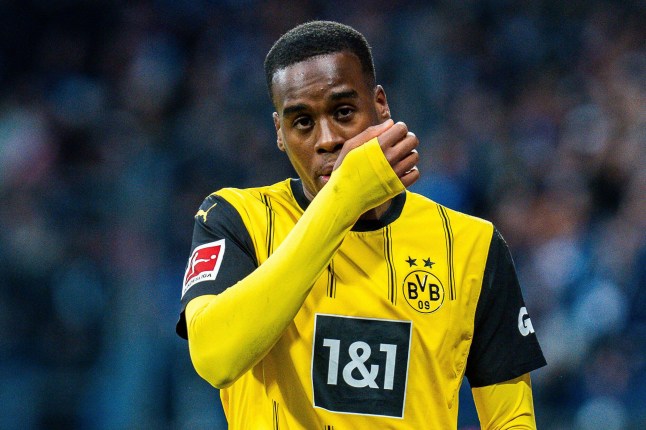 Alamy Live News. 2SRMYPY Bochum, Deutschland. 15th Feb, 2025. 15.02.2025, VfL Bochum vs. Borussia Dortmund, 1. Bundesliga, 22. Spieltag Jamie Gittens (Borussia Dortmund, 43) Wichtiger Hinweis: Gemaess den Vorgaben der DFL Deutsche Fussball Liga bzw. des DFB Deutscher Fussball-Bund ist es untersagt, in dem Stadion und/oder vom Spiel angefertigte Fotoaufnahmen in Form von Sequenzbildern und/oder videoaehnlichen Fotostrecken zu verwerten Credit: dpa/Alamy Live News This is an Alamy Live News image and may not be part of your current Alamy deal . If you are unsure, please contact our sales team to check.