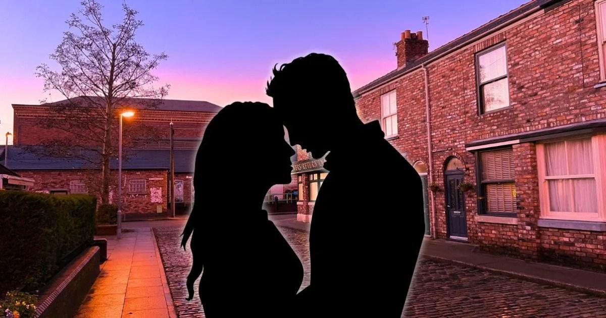 Hopes dashed for major Coronation Street couple after unexpected kiss | Soaps