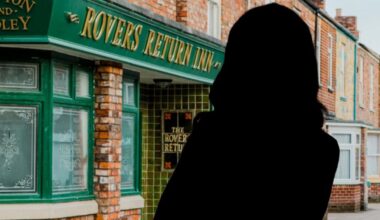 Coronation Street star broke down in tears several times on set amid exit | Soaps