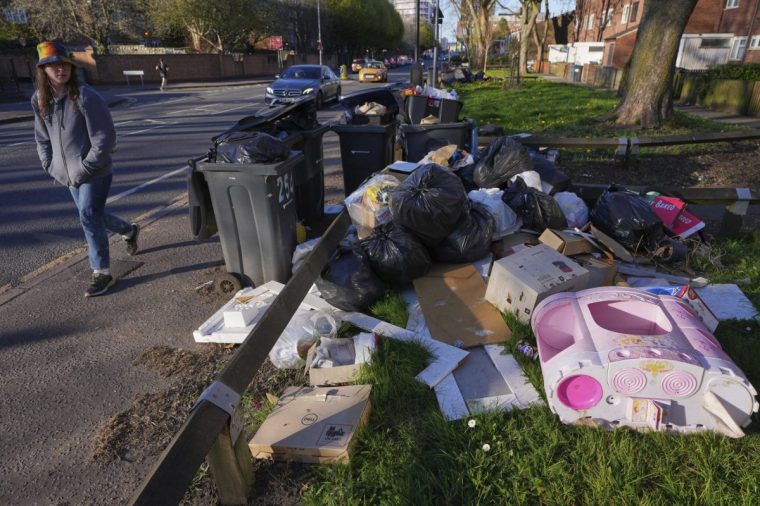 Rubbish piles up on a residential street in Birmingham, England, Monday, April 7, 2025, amid an ongoing refuse workers' strike in the city. (AP Photo/Kirsty Wigglesworth)