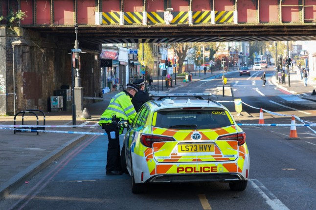 A section of the A3 Clapham High Street remains cordoned off this morning following a triple stabbing that occurred late last night, with one person arrested in connection with the attack. Emergency services were called to the southbound carriageway of Clapham High Street, between Bedford Road (Clapham North Station) and Aristotle Road, shortly after 9:15 PM on Thursday, 10 April. The incident, which unfolded under the railway bridge, drew a heavy police presence, with Metropolitan Police and London Ambulance Service responding swiftly. A crime scene remains in place, and forensic teams continue to examine the area. Three People Stabbed, One Arrest Made A Police source?? has confirmed that three people were injured in the attack. Their conditions have not yet been publicly released, though all were taken to hospital for treatment. A Metropolitan Police source??confirmed that one individual has been arrested and is currently in custody. The nature of their involvement is under investigation. Road Closures and Travel Disruption As the investigation continues, the A3 southbound remains closed, with diversions affecting bus routes 50, 88, 155, 322, and 345. Despite the closures, traffic is said to be coping well, though drivers and commuters are being advised to avoid the area and allow for extra travel time.