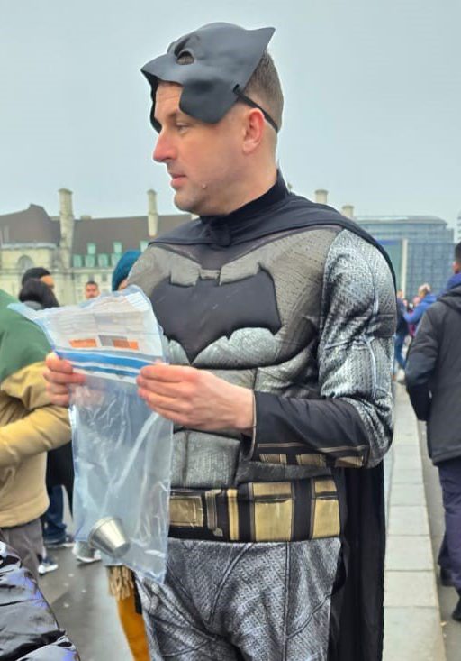 The Metropolitan Police Service is tackling an influx of illegal gambling on Westminster Bridge with new tactics. Illegal gambling gangs target tourists with games known as the ?free cups challenge? or ?shell game?. Because the local Met officers have become so well known to these individuals, officers have had to come up with creative plans to deliver ?vengeance?. On Saturday, 15 February Inspector Darren Watson and Police Constable Osman donned their alter ego Batman and Robin costumes and launched their superhero mission.