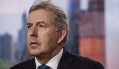 UK must choose Brexit reset over 'costly' Trump trade deal, says ex-ambassador