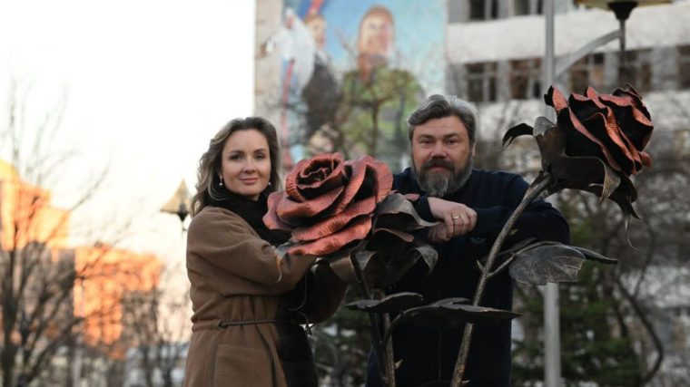 Maria Lvova-Belova poses with her new husband, the sanctioned oligarc Konstantin Malofeev. (Photo: Lvova-Belova/Telegram)