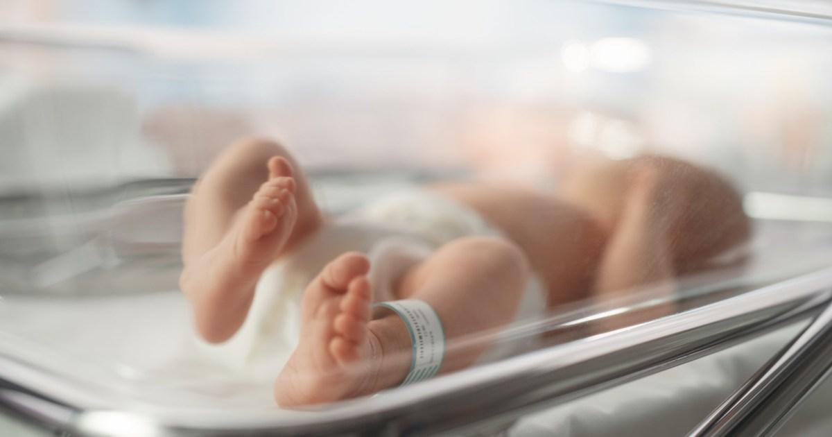 Parents of baby left brain damaged after NHS failure get £35,000,000 payout | News UK