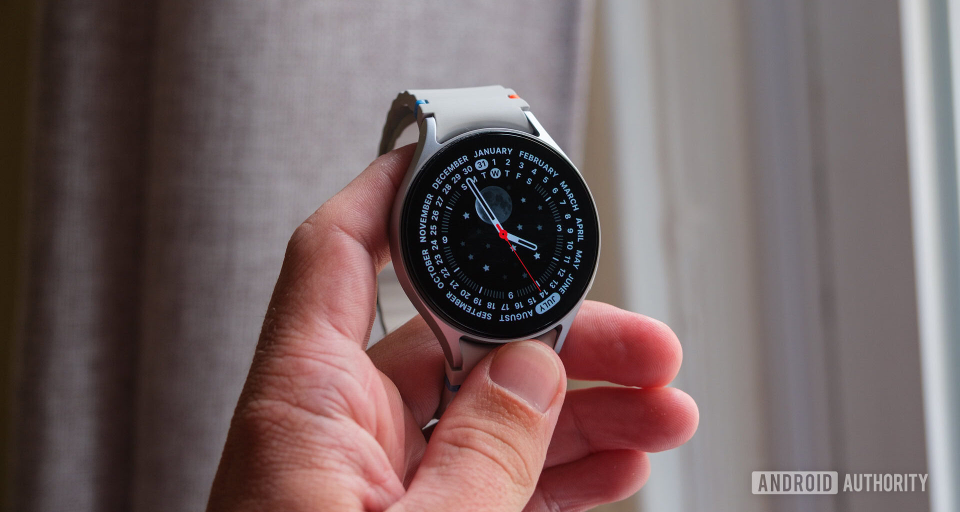 Samsung Galaxy Watch 7 in hand