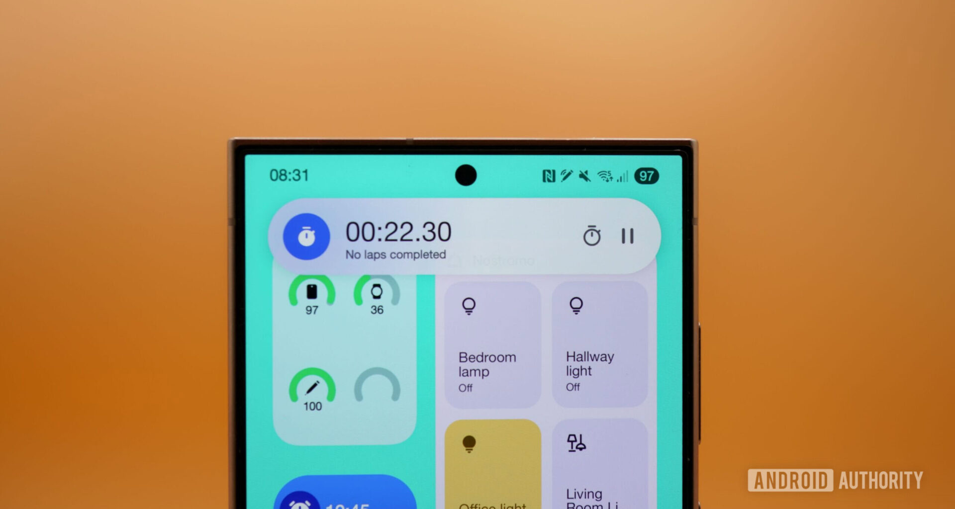 Samsung One UI 7 Now Bar Closeup