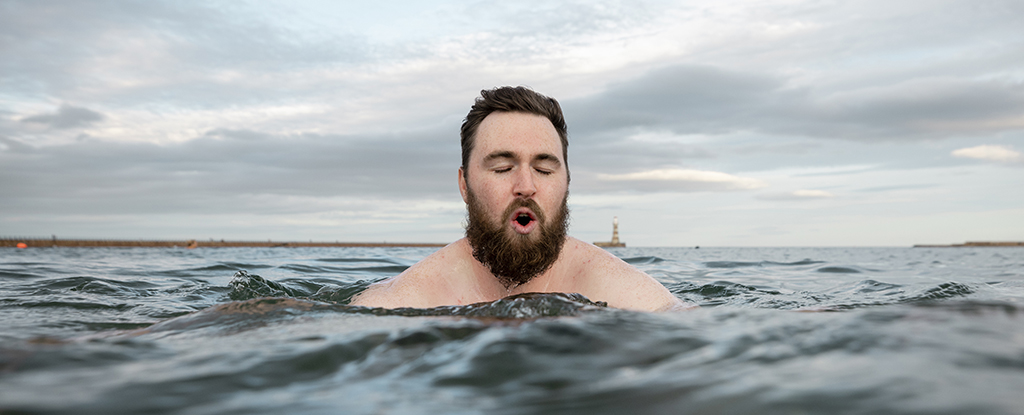A Week of Swimming in Cold Water Can Change You on a Cellular Level : ScienceAlert