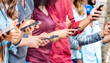 Yes, smartphone addiction is unhealthy – but so is getting a dumb phone and pretending it’s 2003 – The Irish Times