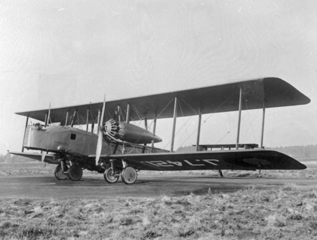 Vickers Virginia plane