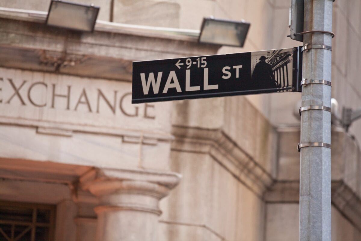 A stock market crash could help an investor retire years early. Here’s how