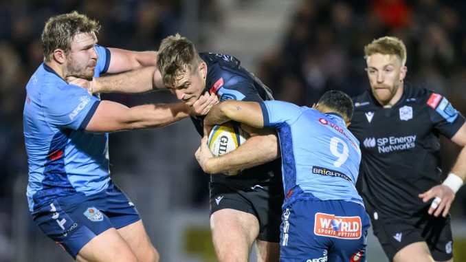Glasgow Warriors centre Stafford McDowall comes in for some close Bulls attention. Image: © Craig Watson - www.craigwatson.co.uk