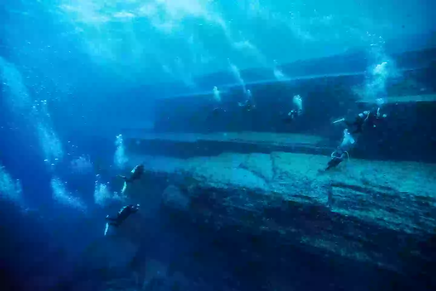 Divers exploring the Yonaguni Monument (Getty Stock Images)