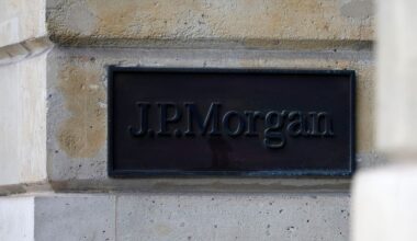 JPMorgan survey shows consensus over weak dollar, US stagflation
