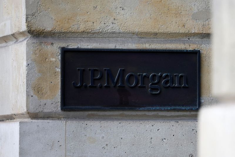 JPMorgan survey shows consensus over weak dollar, US stagflation