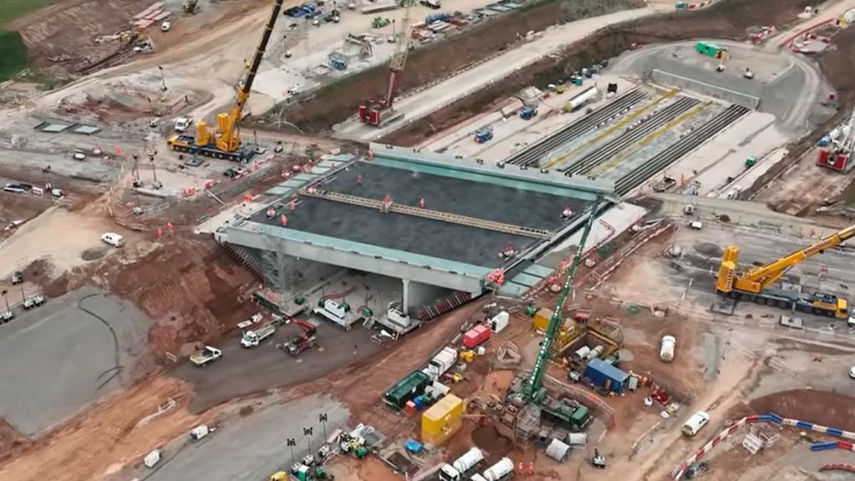 Box structure moved into place under A46 Kenilworth Bypass in Warwickshire.
