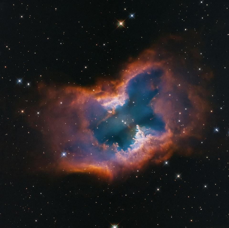 This Hubble Space Telescope image captures the beauty of the moth-like planetary nebula NGC 2899, which has a nearly 40,000-degree-Fahrenheit white dwarf at the center.