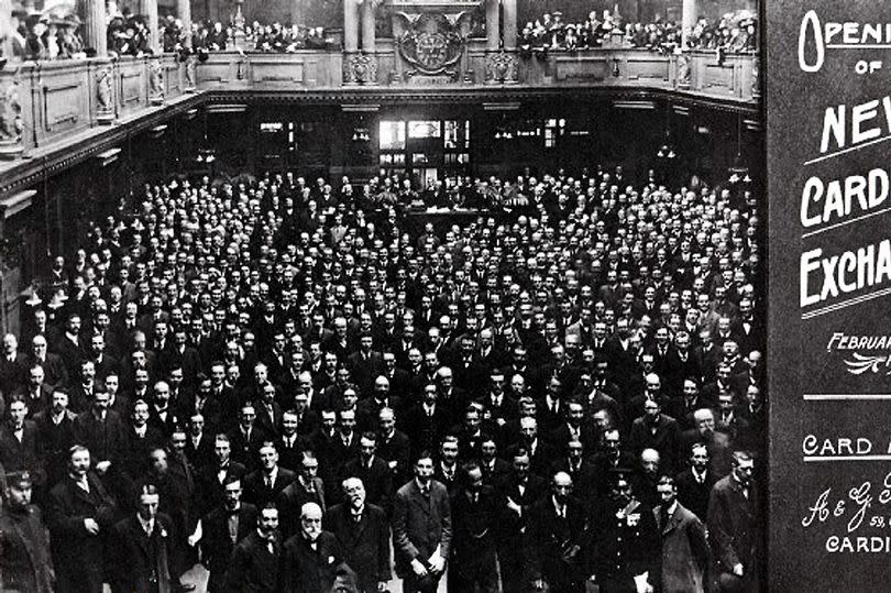 Lots of people in a big room, black and white