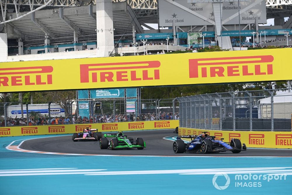 Alex Albon, Williams FW46 Zhou Guanyu, Stake F1 Team Kick Sauber C44 
