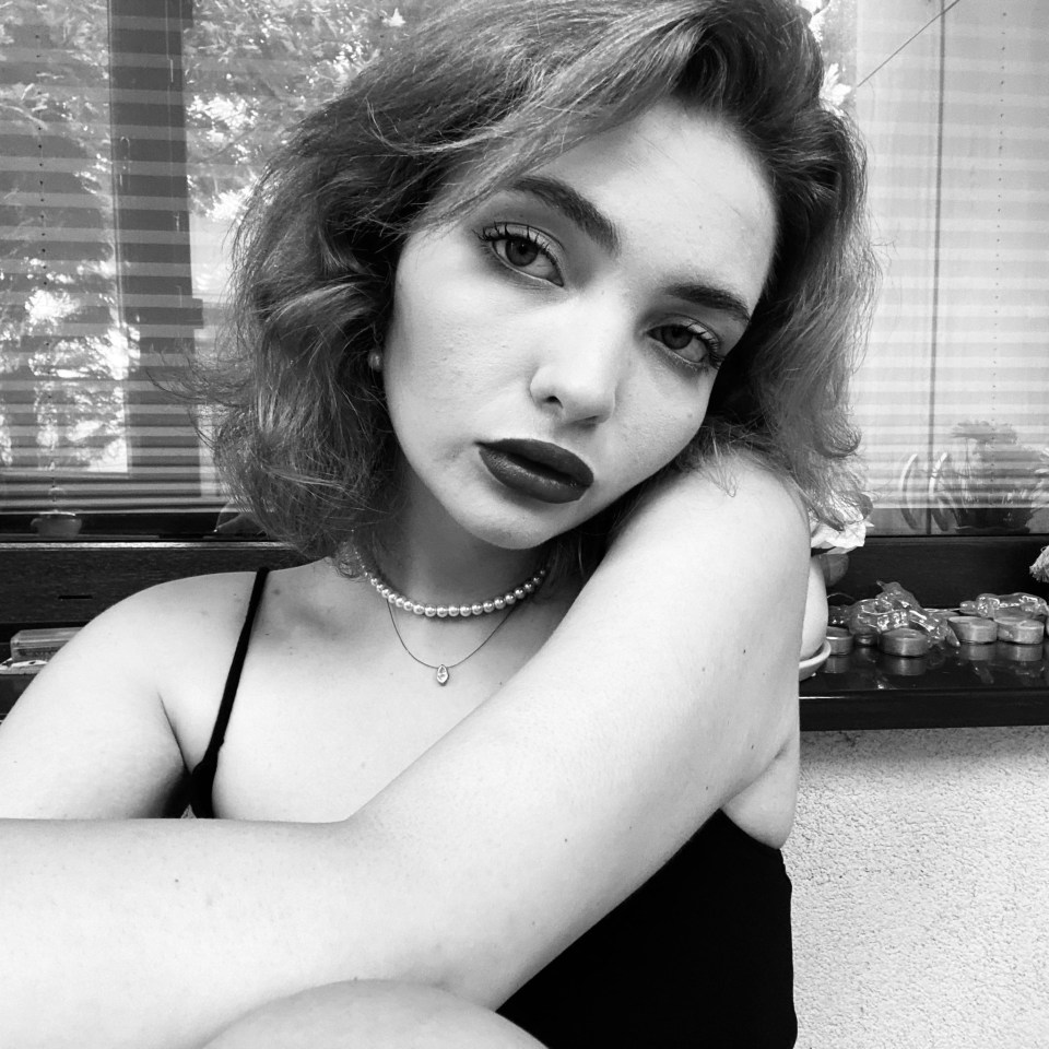 Black and white photo of Alexandra S?s?rman.