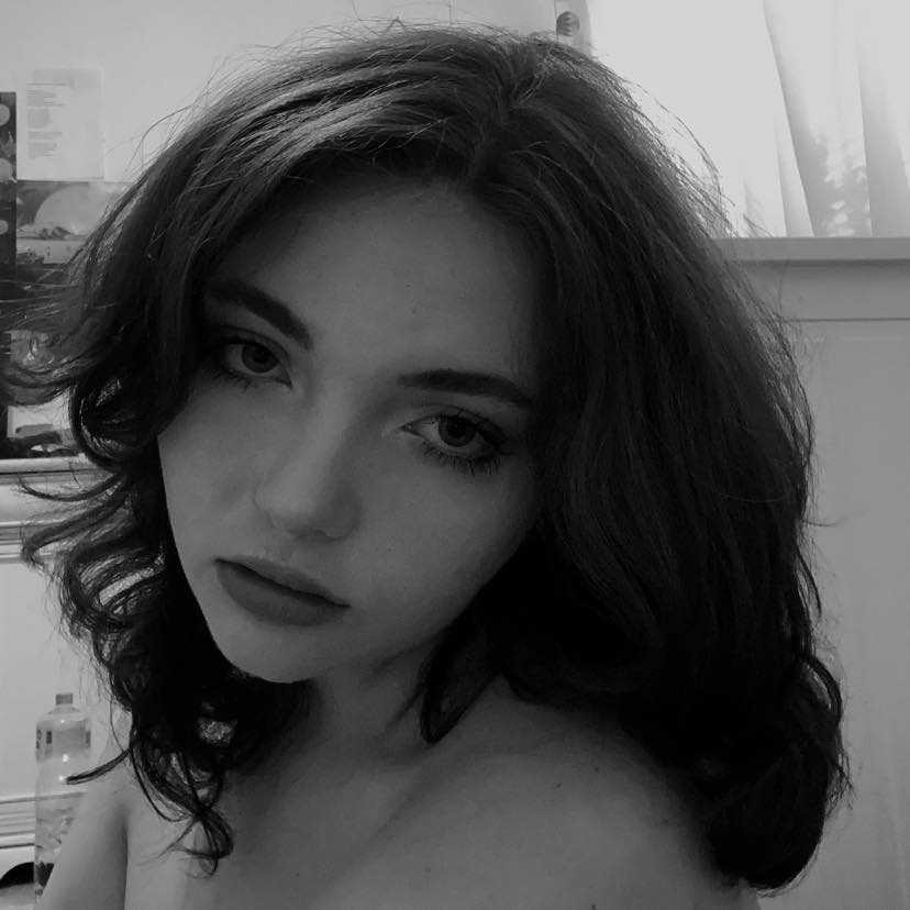 Black and white photo of Alexandra S?s?rman.
