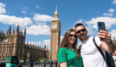 Government accused of ‘sabotaging’ tourism with ‘barriers to travel’