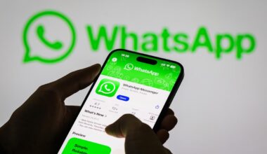 WhatsApp has added a new AI feature and you can't get rid of it