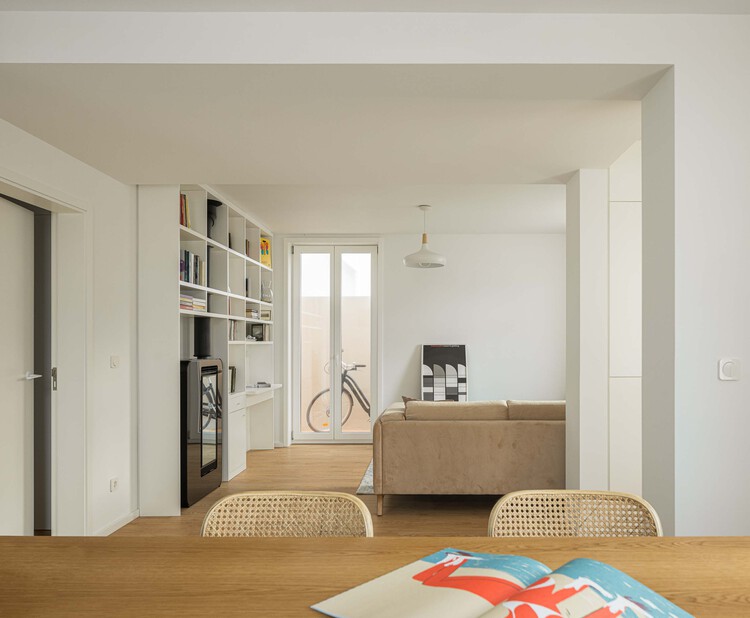 Clara House  / M2.senos arquitectos - Interior Photography, Bedroom, Wood, Table, Door, Chair