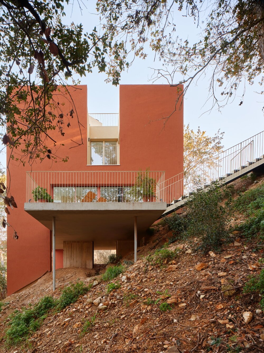 raúl sánchez' casa magarola rests above steep, sloping terrain in spain