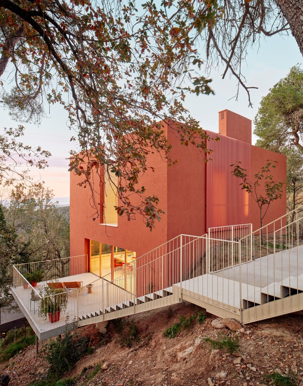 raúl sánchez' casa magarola rests above steep, sloping terrain in spain