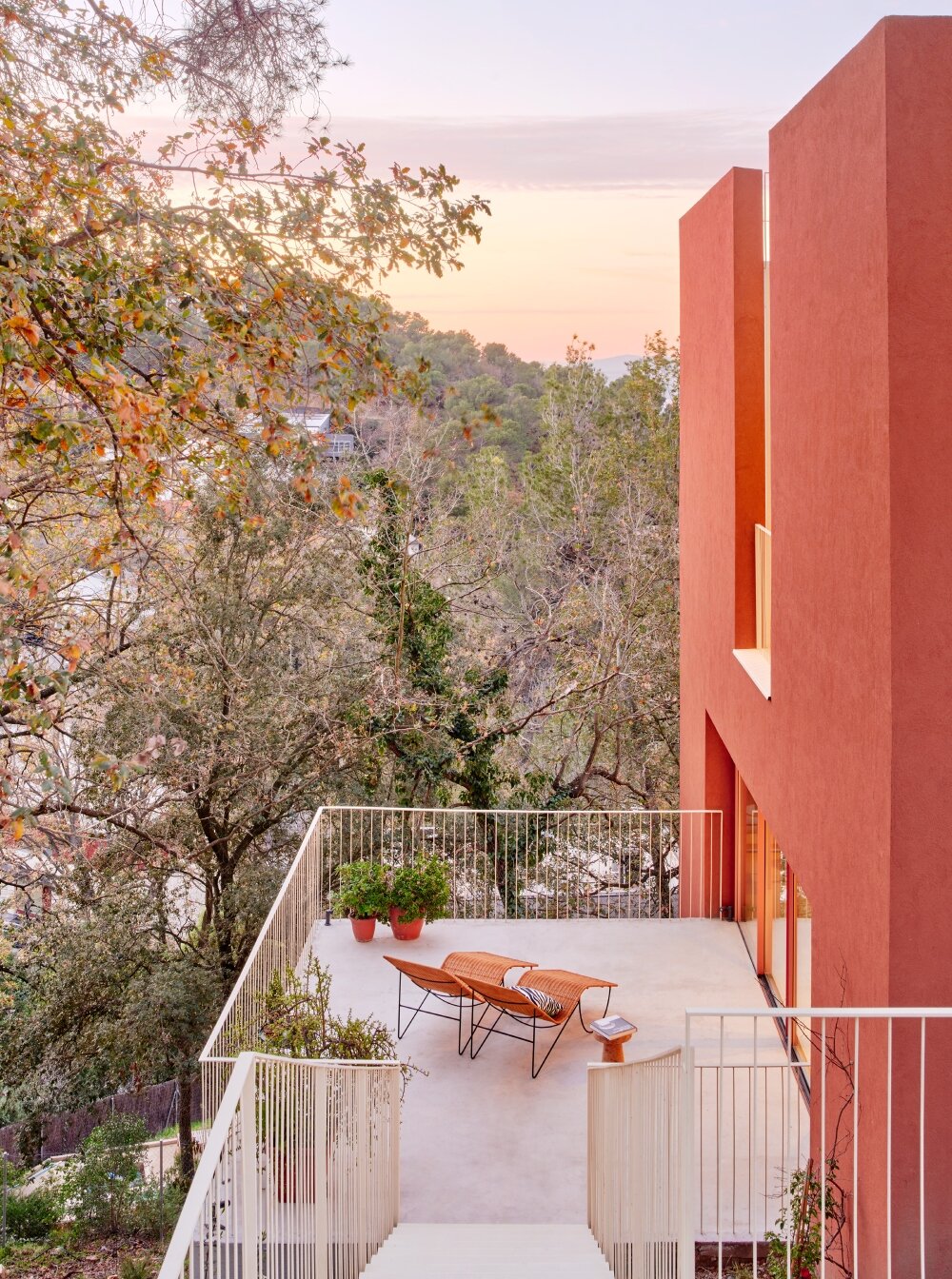 raúl sánchez' casa magarola rests above steep, sloping terrain in spain