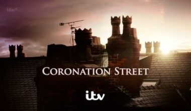 Huge Corrie star shrugs off marriage crisis to land new contract and 'big storylines' amid cast exodus