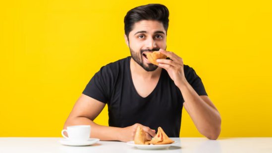 Should you eat a samosa (or two) to celebrate weight loss? According to a fitness coach: probably not. (Representative picture: Freepik)