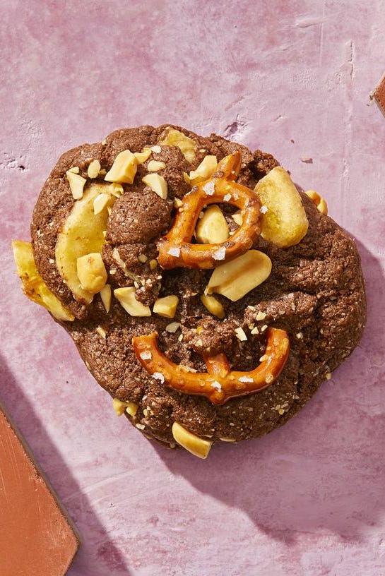 chocolate pretzel banana protein cookies