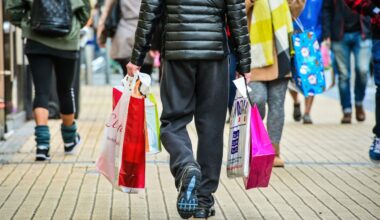 Big high street fashion chain goes bust after shutting 35 sites and staff won't get paid wages