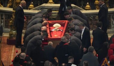 Fury from mourners at Pope Francis’ lying in state over ghouls snapping selfies next to open casket
