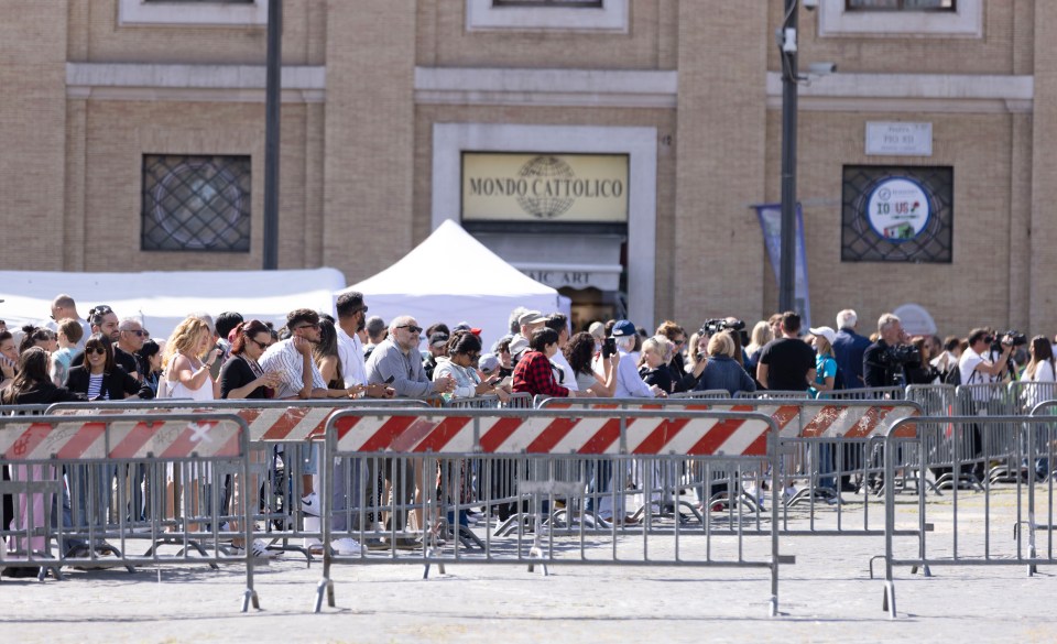 Crowd queuing outside the Vatican.