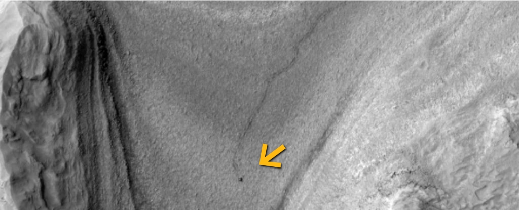 NASA Reveals First-of-Its-Kind Image of Mars Rover Seen From Space : ScienceAlert