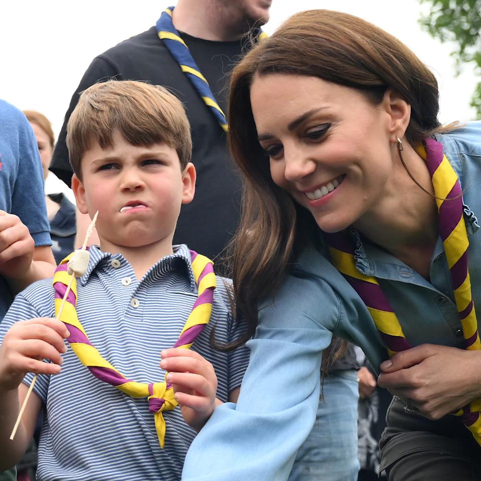  Prince Louis eats too many marshmallows and puts his hand over mom Kate Middleton's mouth. 