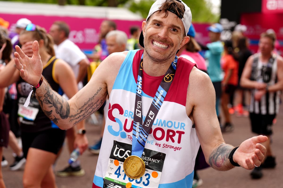 Joel Dommett faints before making London Marathon finish line - London Evening Standard