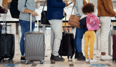 Dutch travellers fly from Belgian and German airports more often to save money