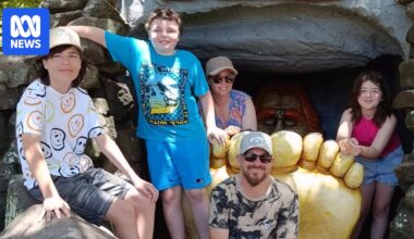 Parent wants better mental health access for young people in 'missing middle'