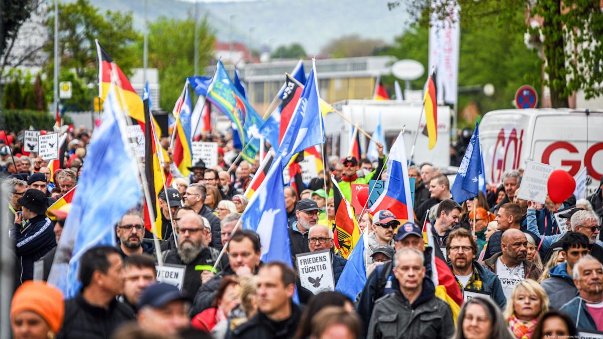Thousands stage populist protests, counter-rallies