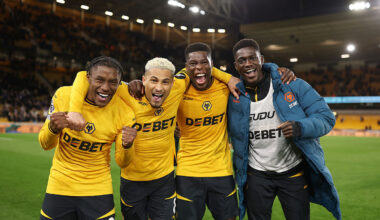 Vitor Pereira celebrates victory with players and coaches (Photo by David Rogers/Getty Images)
