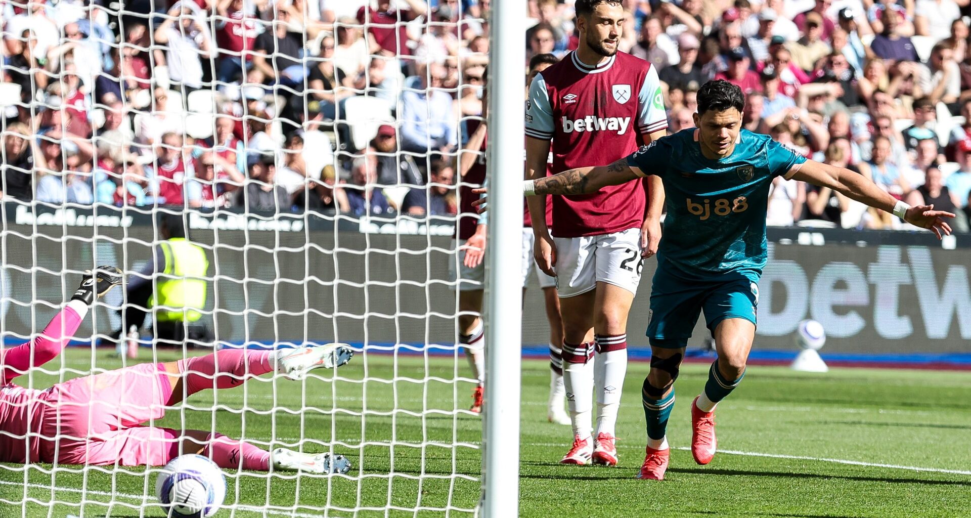 Aston Villa vs Nottingham Forest LIVE SCORE: Latest after Palace beat Brighton and Wolves fight back at Ipswich - latest