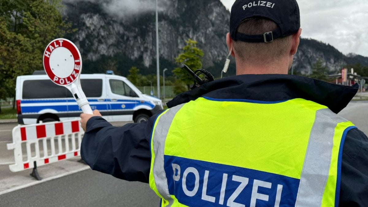 Massive police manhunt underway in Germany after 2 people shot dead – Firstpost