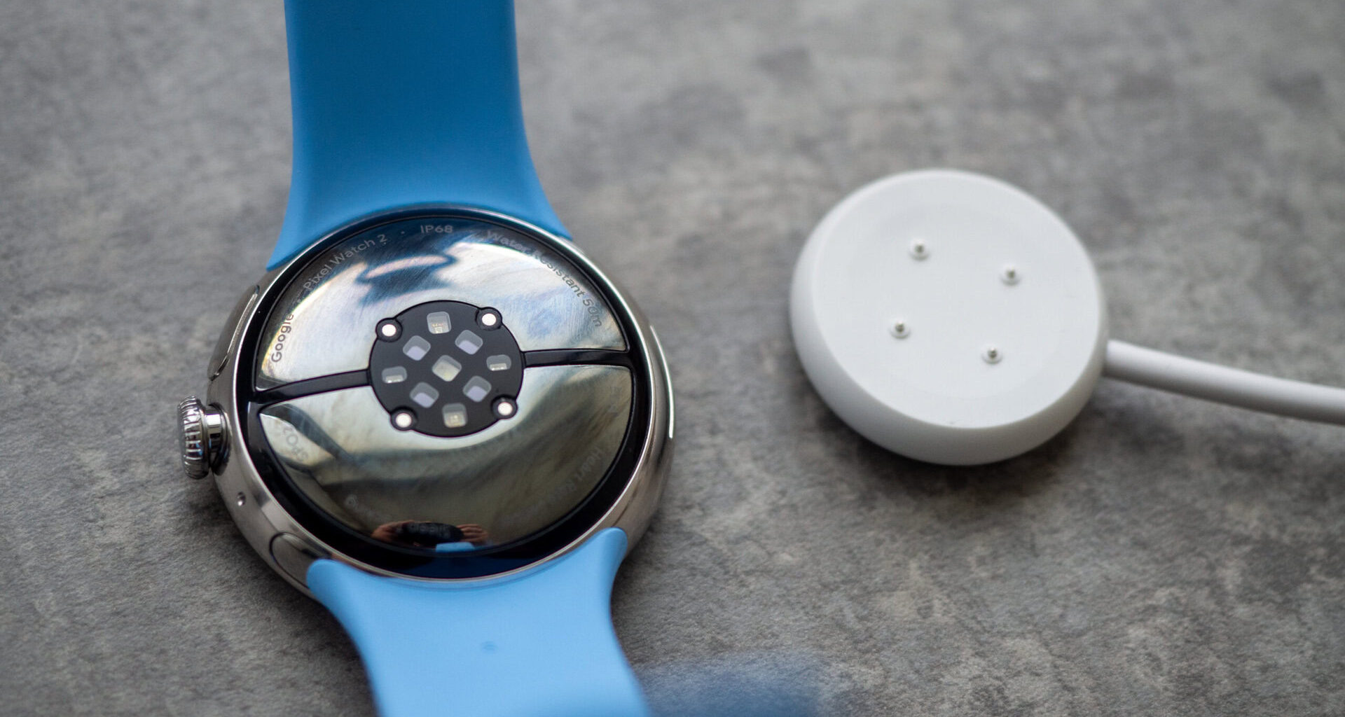google pixel watch 2 bay blue silver back sensors charging puck